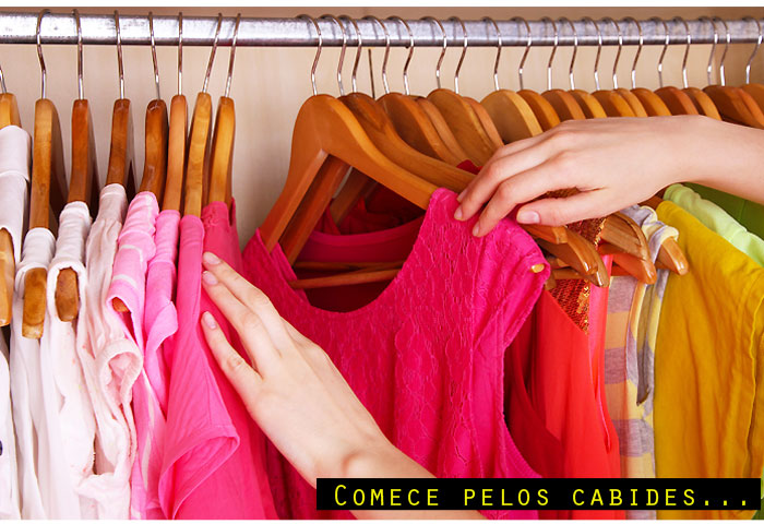 arrumando_closet_cabides