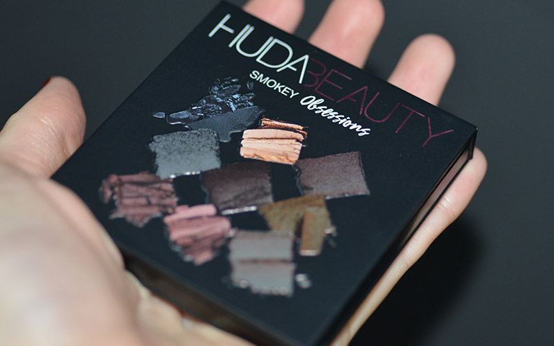 Testei a famosa Palette Huda Beauty Smokey Obsessions