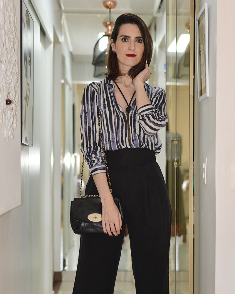 Look do Dia | Calça larga cintura alta e camisa estampada