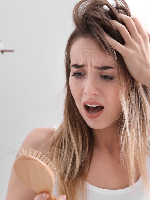 Possíveis problemas por trás da queda de cabelo
